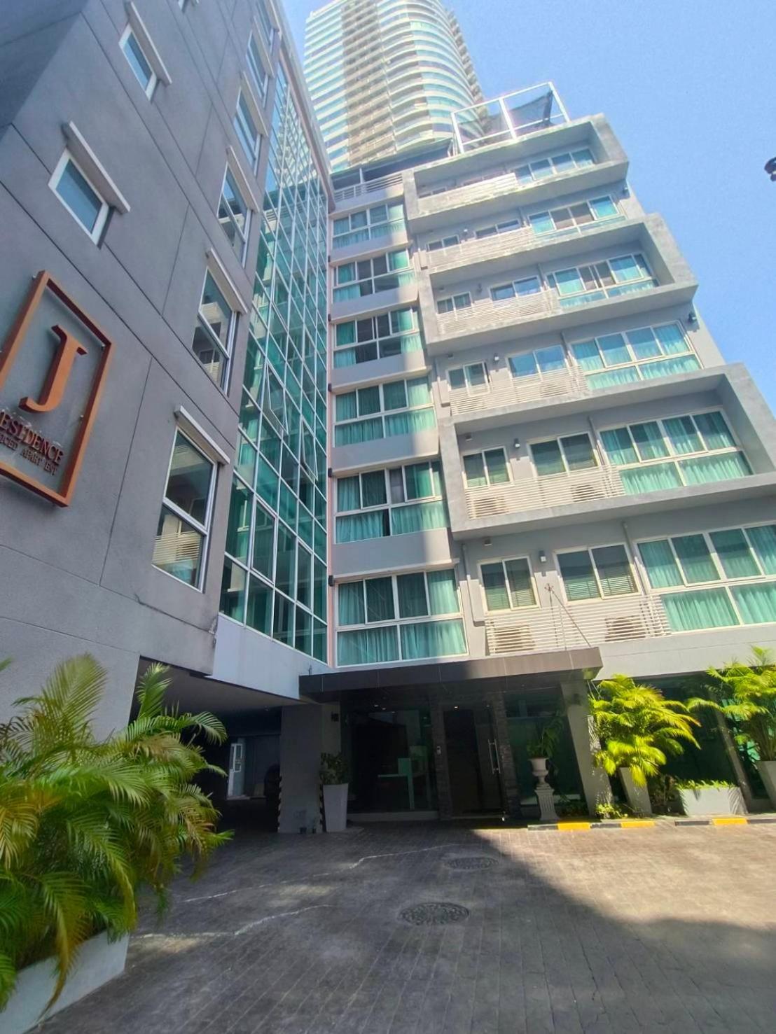 J Residence Thonglor 8 Bangkok Extérieur photo