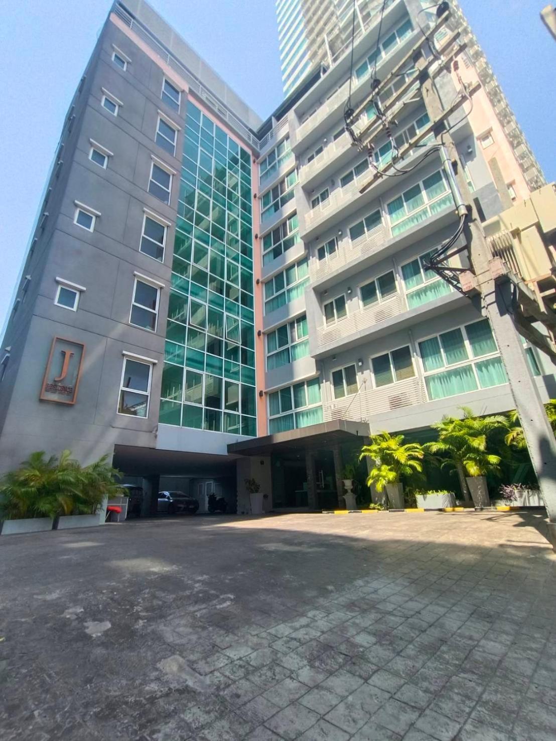 J Residence Thonglor 8 Bangkok Extérieur photo